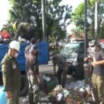 Anggota DPRD Bitung dari Partai Perindo Bersama Tokoh Agama Bersihkan Tumpukan Sampah