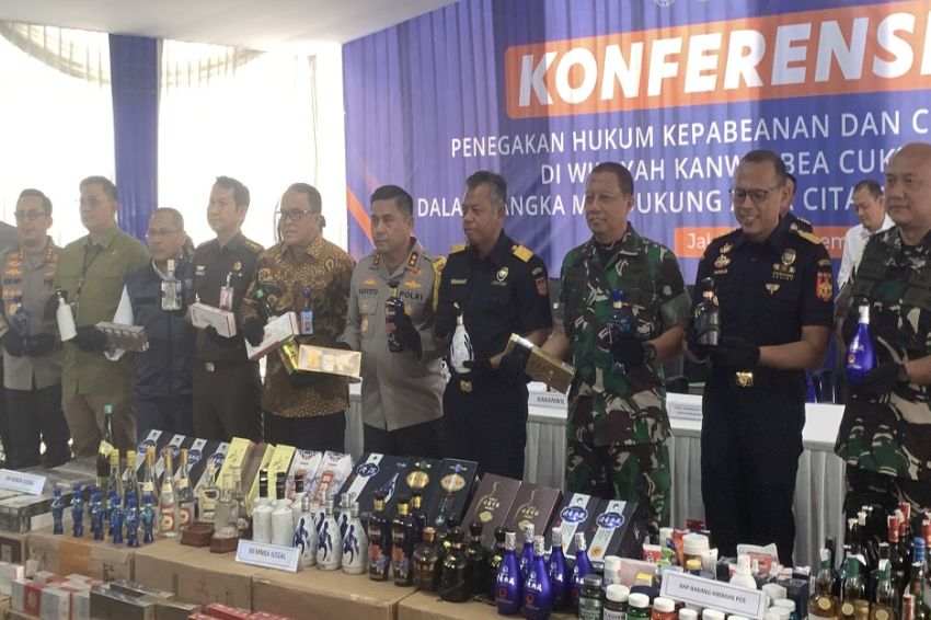 Bea Cukai Jakarta Musnahkan 44 Juta Batang Rokok dan 66.540 Liter Alkohol