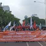 Buruh Demo Besar-besaran Depan Istana, Massa Mulai Padati Monas