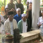 Cagub Ridwan Kamil Ziarah ke Makam Pangeran Jayakarta