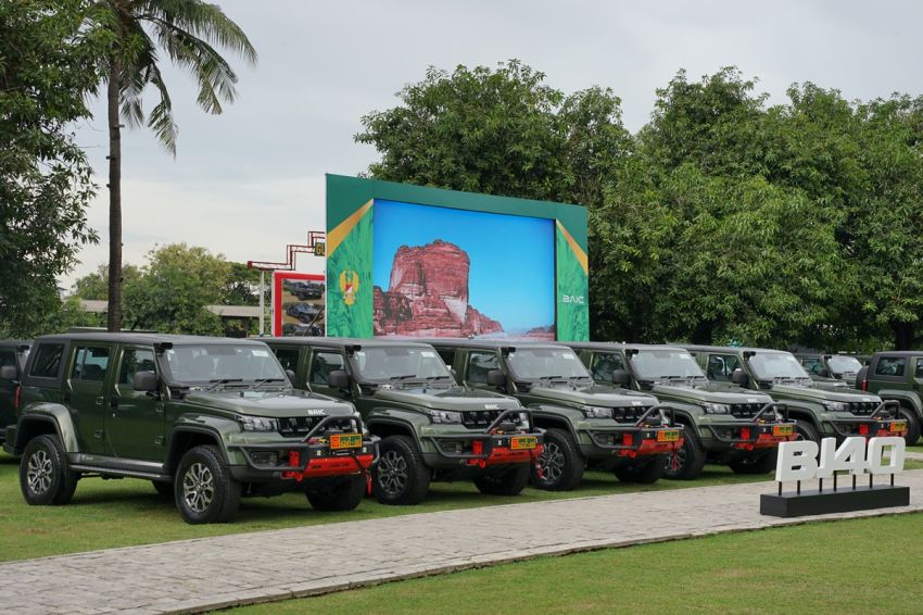 Dipesan TNI AD, Tank Rasa SUV BAIC BJ40 Plus Siap Terjang Medan Perang!