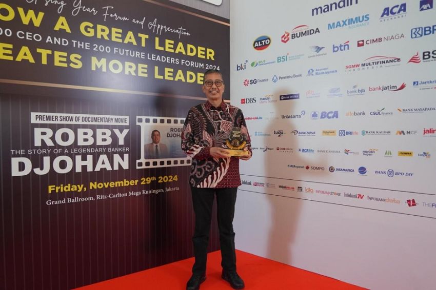 Dirut Bank Jatim Dinobatkan sebagai Banker Of The Year 2024