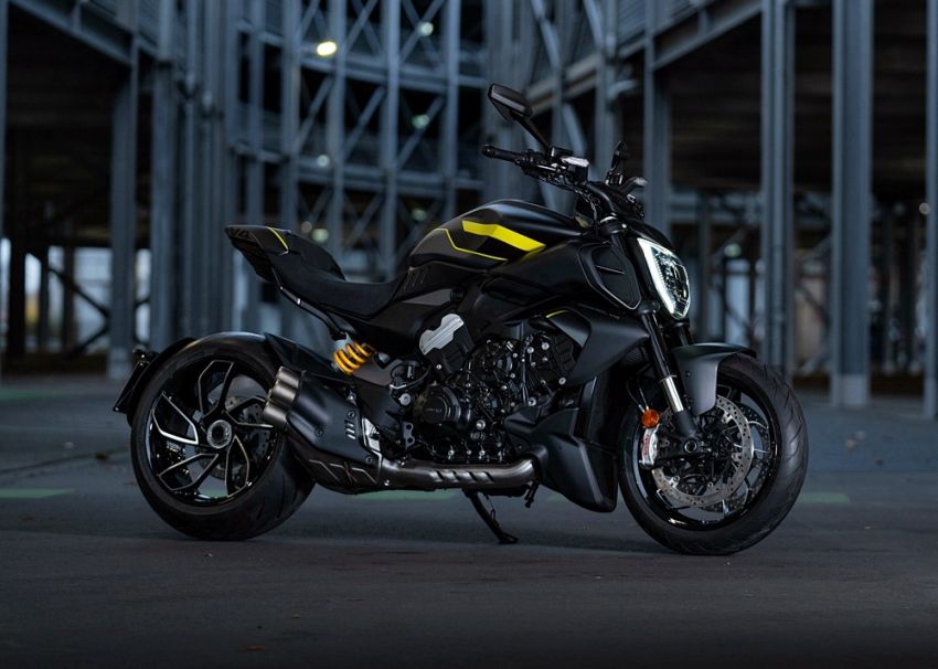 Ducati Diavel Black Roadster Livery Meluncur, Grafis Karya Centro Stile