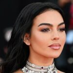 Georgina Rodriguez Rutin Memasukkan Wajah ke Air Es, Apa Manfaatnya?