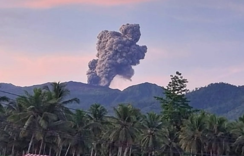 Gunung Dukono Erupsi Lagi, Pagi Ini Luncurkan Abu Vulkanik 1.000 Meter