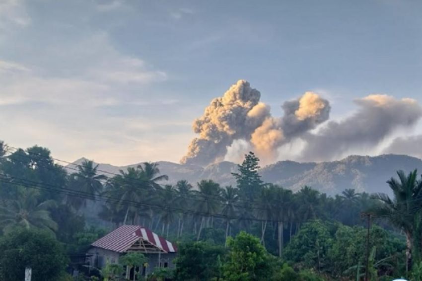 Gunung Dukono Meletus, Semburkan Abu Vulkanik Setinggi 1,3 Km