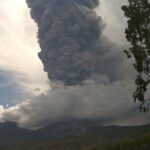 Gunung Lewotobi Laki-laki Kembali Erupsi Dahsyat, Semburkan Abu Vulkanik 4.000 Km