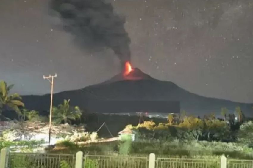 Gunung Lewotobi Laki-Laki Meletus, Dilaporkan 9 Orang Meninggal Dunia