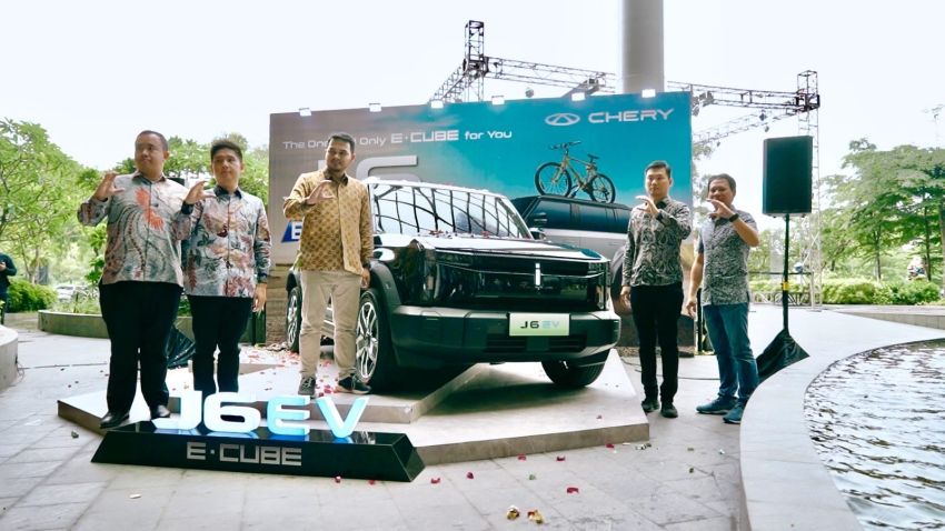 Harga Rp500 Jutaan, SUV Offroad Listrik Chery J6 Resmi Meluncur di Surabaya!