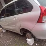 Heboh! Mobil Avanza Parkir Sembarangan Bannya Berubah Jadi Bata Ringan