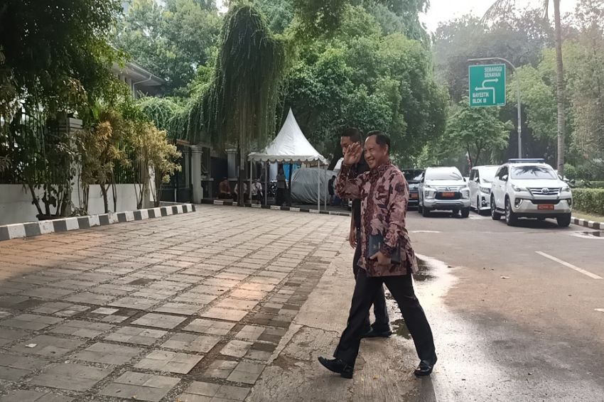 Ikut Merapat ke Kediaman Prabowo, Mendagri Tito Tebar Senyuman