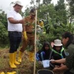 Jaga Lingkungan, Anak-anak di Sukabumi Ikuti Program Penanaman 100 Pohon