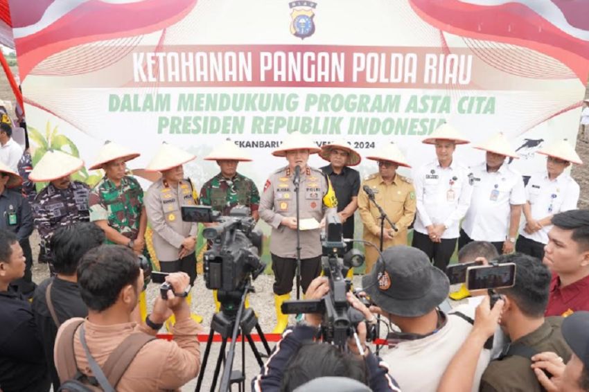 Ketahanan Pangan, Polda Riau-TNI Tebar 30 Ribu Ikan Patin dan Bibit Jagung