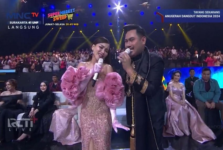 King Nassar dan Ayu Ting Ting Kompak Buka Acara Anugerah Dangdut Indonesia 2024