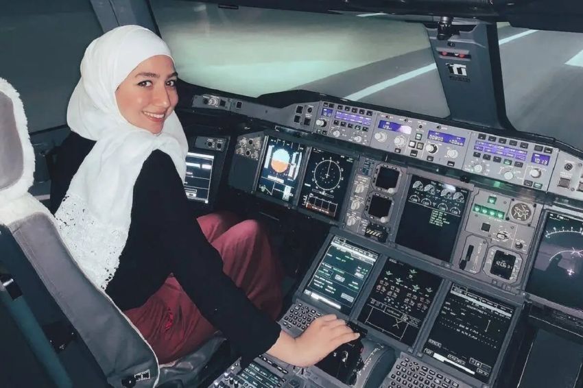 Kisah Maya Ghazal, Pengungsi Cantik Pertama di Dunia yang Jadi Pilot Penerbangan