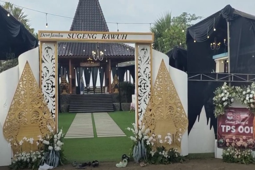 Menengok TPS Unik di Kediri, Mirip Tempat Pernikahan Outdoor Adat Jawa