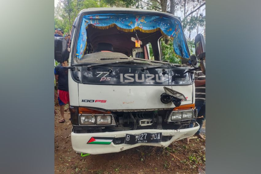 Mobil Elf Terjun ke Jurang Curug Panjang Puncak Bogor, 1 Tewas dan Belasan Terluka