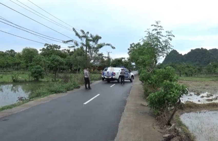 Mobil Pikap Angkut 17 Mahasiswa Terguling di Maros, 1 Tewas