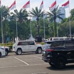 Naik Mobil Maung Buatan Pindad, Prabowo Tinggalkan Gedung MPR Menuju Istana Merdeka