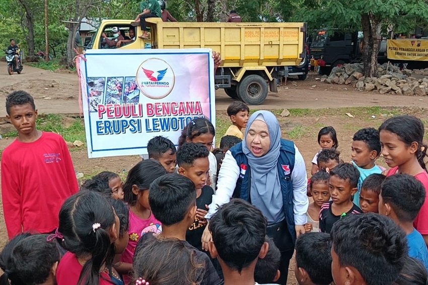 Partai Perindo Turun Langsung Salurkan Bantuan ke Pengungsi Gunung Erupsi Lewotobi Laki-Laki