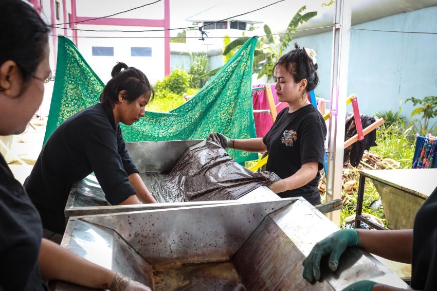 PEP Jambi-Lapas Perempuan Ajari Warga Binaan Membatik untuk Reintegrasi