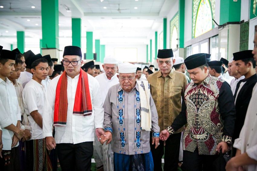 Pimpinan Ponpes Darul Rahman KH Syukron Makmun Doakan yang Terbaik untuk Ridwan Kamil