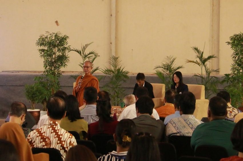 President University Bersama Bhikkhu Dhammasubho Bahas Pentingnya Pikiran, Jiwa, Raga, dan Moralitas