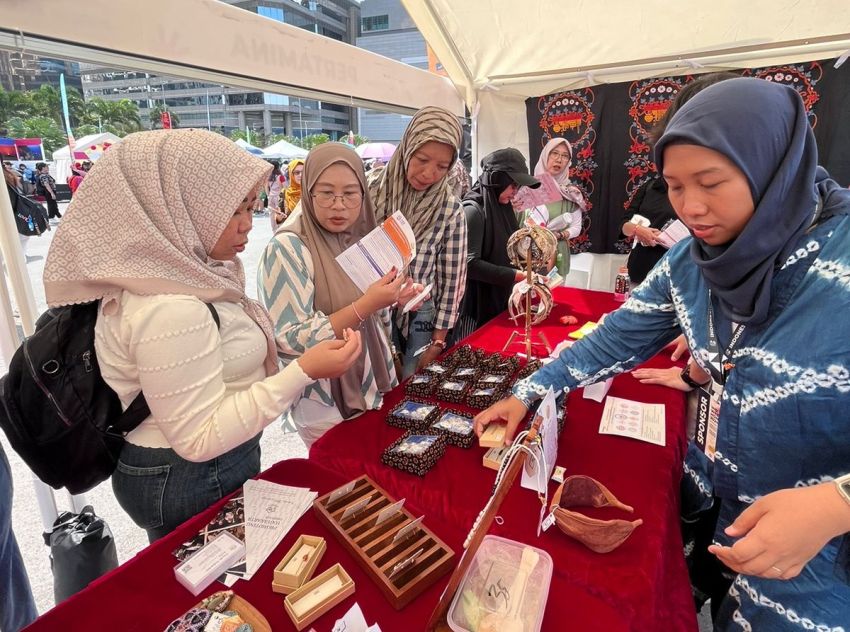 Produk UMKM Binaan Pertamina Laris Manis di Indonesia Week Hong Kong 2024