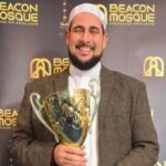 Profil Adam Kelwick, Imam Masjid yang Meredam Amukan Demonstran Islamophobia di Inggris