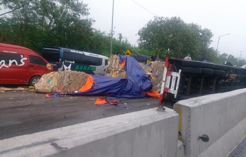 Tabrakan Beruntun di Tol Purbaleunyi, Lalin Arah Jakarta Lumpuh