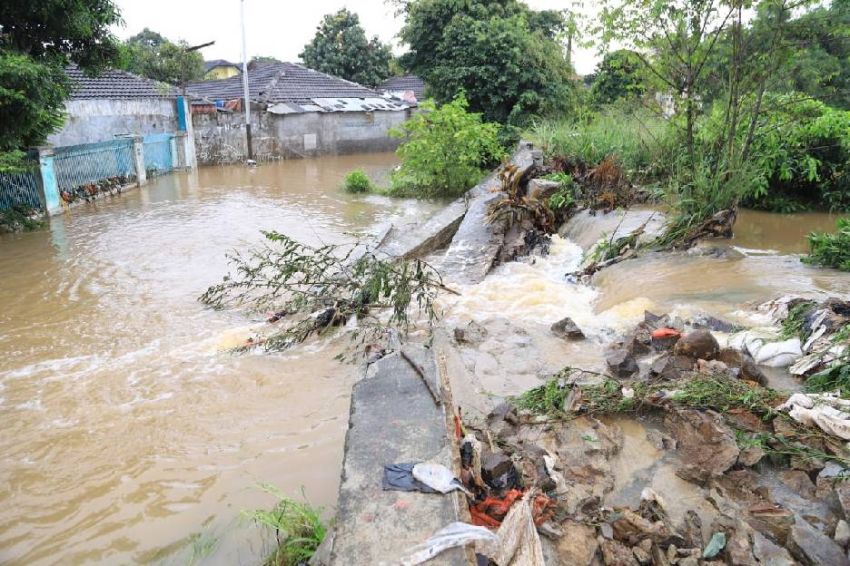 Tanggul Jebol, 1.687 Warga Perumahan Garden City Tangerang Terdampak