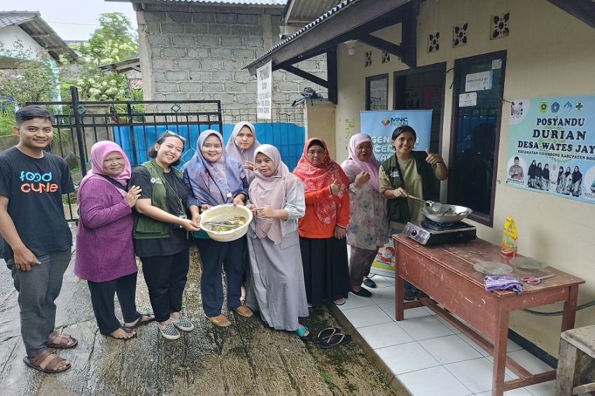 Warga Kampung Ciletuh Girang Bogor Sambut Antusias Makanan Bergizi Lele MNC Peduli