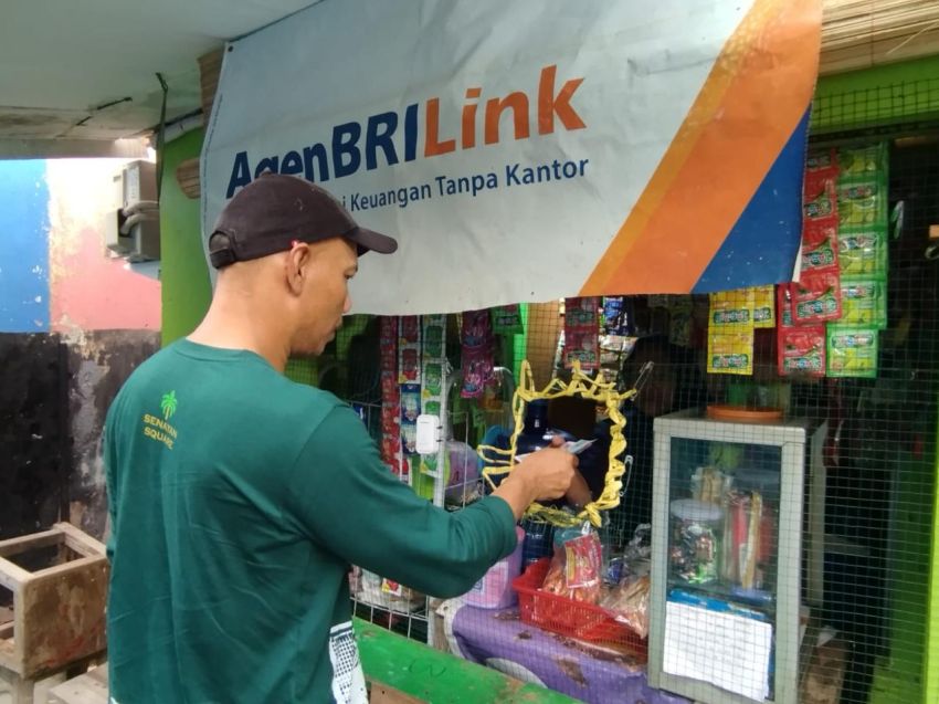 AgenBRILink Sukses Dekatkan Layanan Perbankan dengan Masyarakat di Tengah Kebun Kelapa Sawit