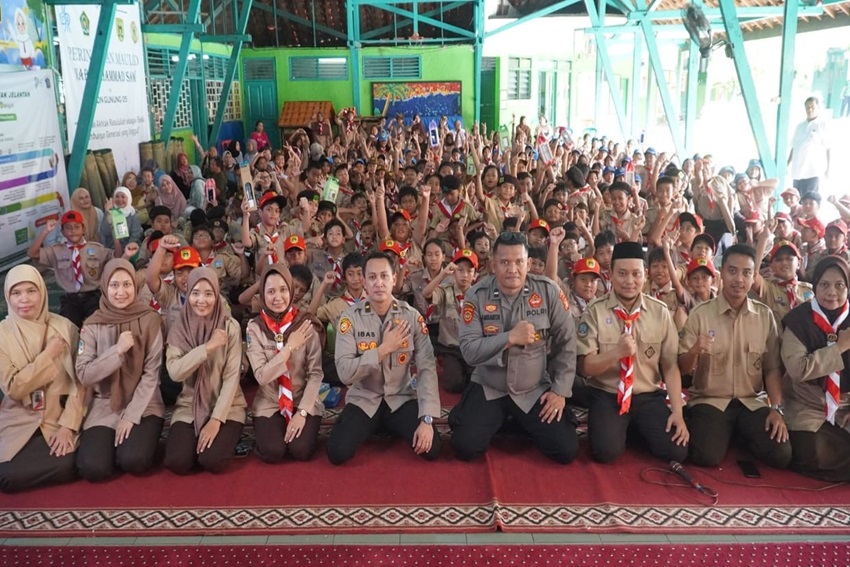 Aipda Ambarita dan Ipda Ibas Jadi Guest Teacher Sosialisasi Pencegahan Bullying di SDN Gunung 05