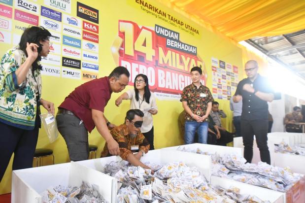 Apresiasi Pelanggan, Depo Bangunan Gelar Undian Berhadiah Miliaran