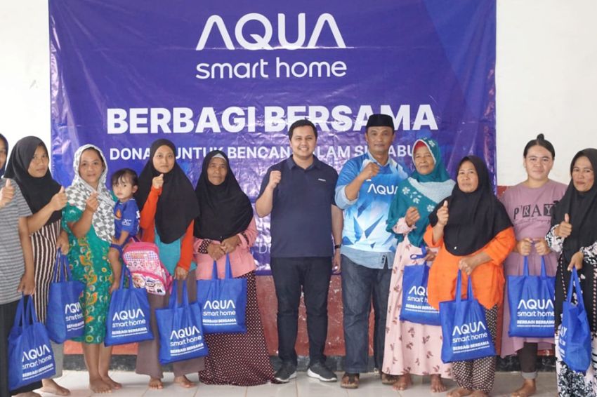 AQUA Elektronik Serahkan Bantuan bagi Korban Tanah Longsor di Sukabumi