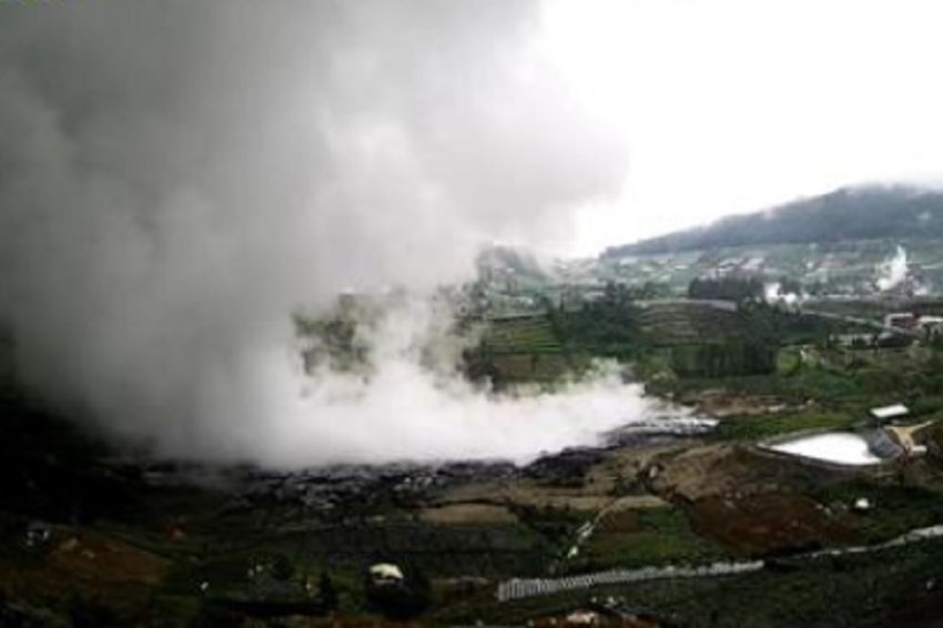 Awas! Miliki Gas Mematikan, Kawah Sileri Gunung Dieng Erupsi Freatik