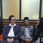 Baim Wong dan Paula Verhoeven Jaga Jarak di Ruang Sidang, Tak Saling Sapa