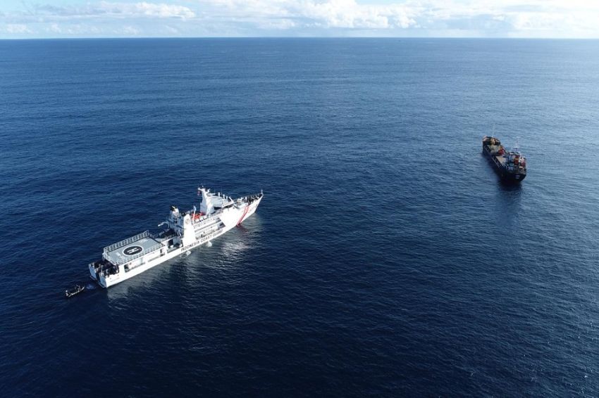 Bakamla Bantu Kapal MV Lena Berbendera Malaysia yang Alami Kerusakan di Laut Natuna Utara