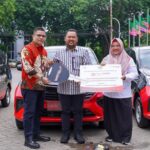 Bank Jatim Serahkan Mobil ke Pemkab Gresik dan Percantk Alun-Alun Kota Probolinggo