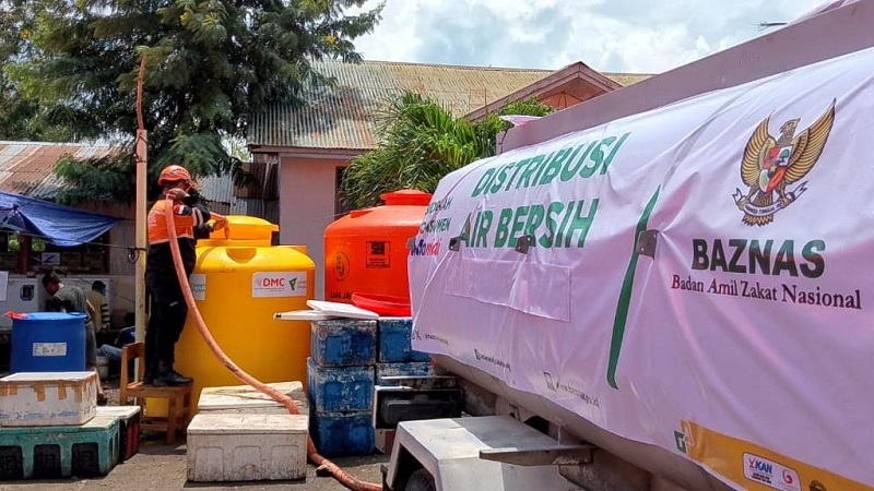 Baznas Salurkan 35.000 Liter Air Bersih untuk Penyintas Erupsi Gunung Lewotobi Laki-Laki