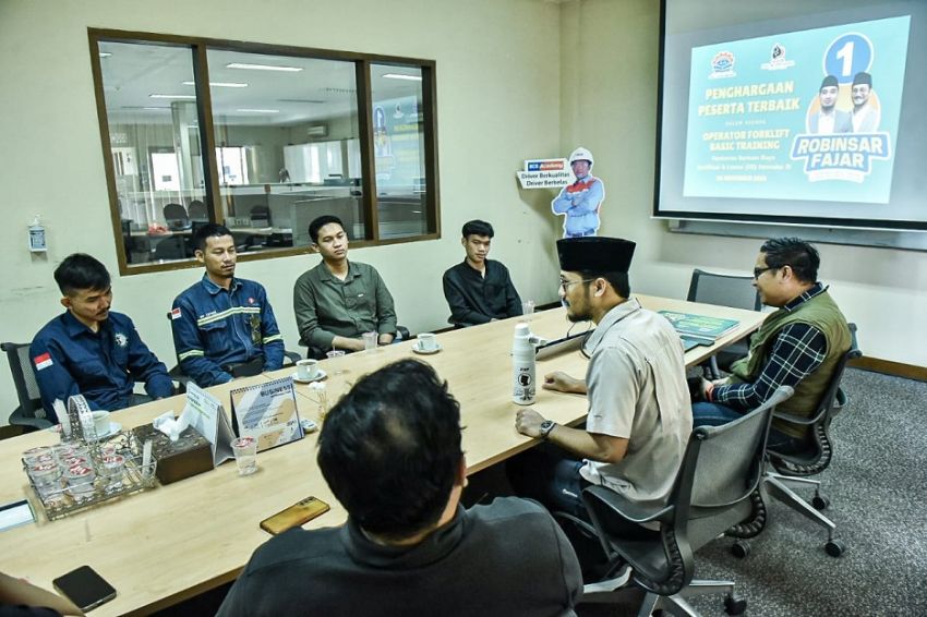 Calon Wakil Wali Kota Cilegon Fajar Bantu Putra Daerah lewat Pelatihan hingga Dapat Lisensi