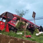 Detik-detik Truk Mundur Tabrak Bus Pariwisata di Tol Pandaan Akibatkan 4 Orang Tewas