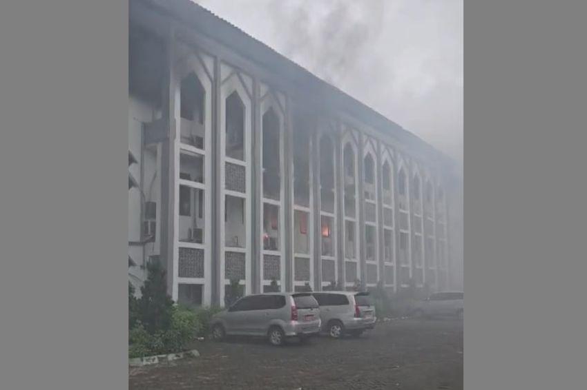 Gedung Rektorat UIN Jakarta Terbakar