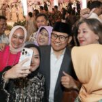 Hadiri Pernikahan Putra Yusril, Gus Imin Jadi Sasaran Swafoto Tamu Undangan