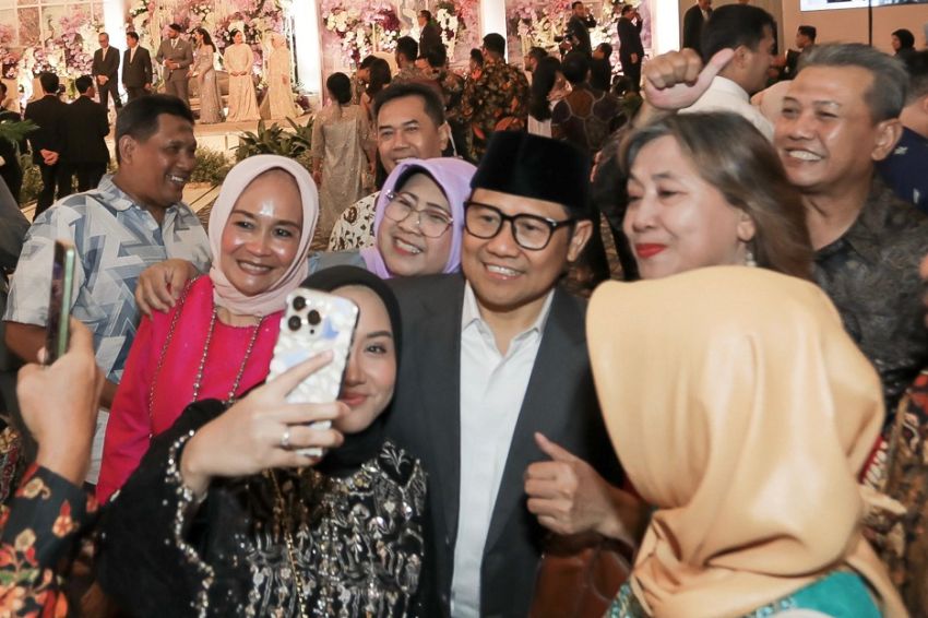 Hadiri Pernikahan Putra Yusril, Gus Imin Jadi Sasaran Swafoto Tamu Undangan