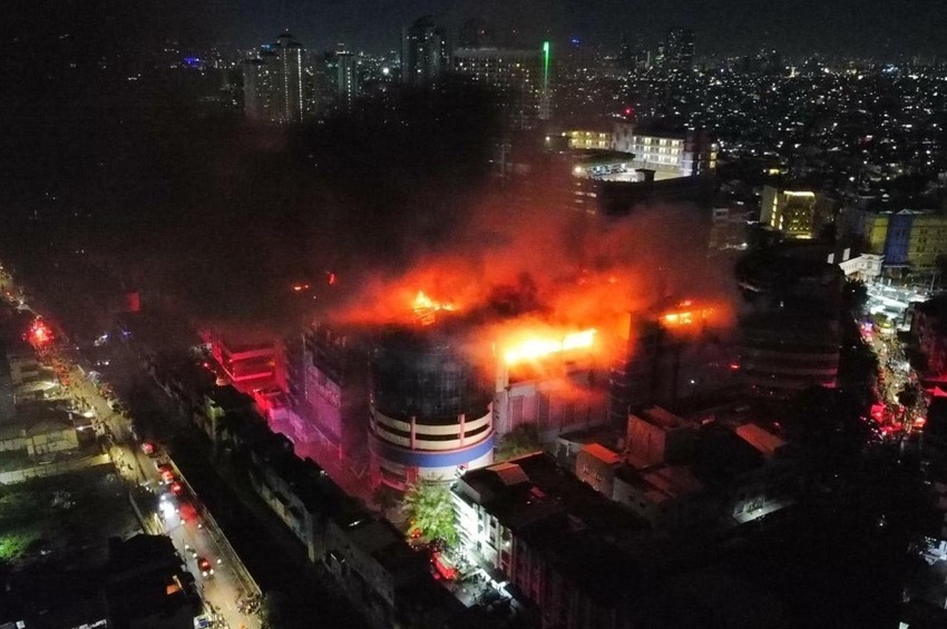 Imbas Kebakaran Glodok Plaza, Sekolah di Sekitarnya Diliburkan