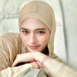 Inara Rusli Terpaksa Posting Foto Akta Cerai, Kenapa?