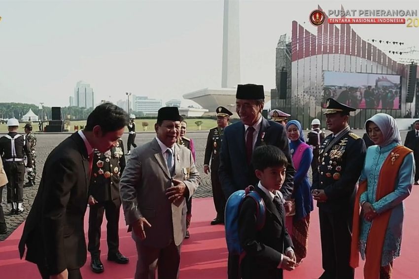 Jadi Inspektur Upacara HUT ke-79 TNI, Presiden Jokowi Ajak Jan Ethes