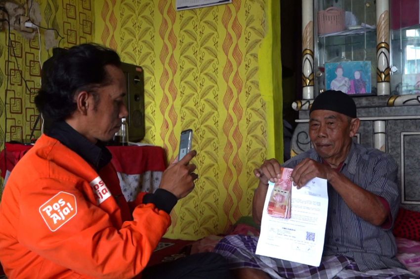 Kantorpos Cililin Salurkan Bansos PKH dan Sembako Tahap 3 dan 4 ke 2195 KPM